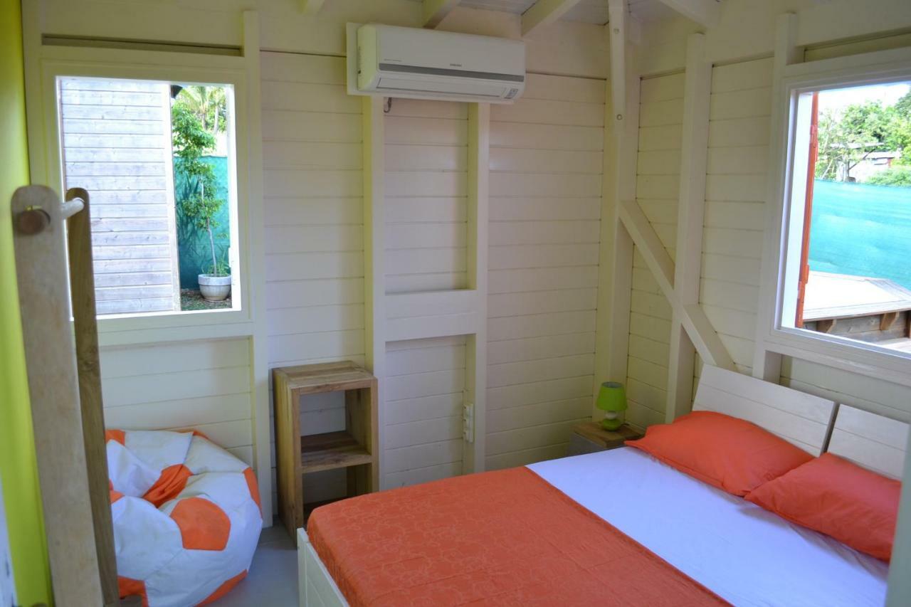 Mini-Villa Entre Montagne Et Mer Goyave Exterior photo